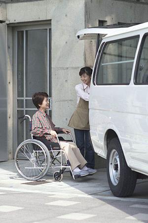 インプラント治療のリスクも考えましょう